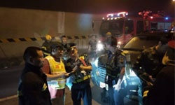滬昆高速懷化段隧道發(fā)生貨車追尾起火，滯留人員依據(jù)隧道應(yīng)急疏散燈具安全疏散